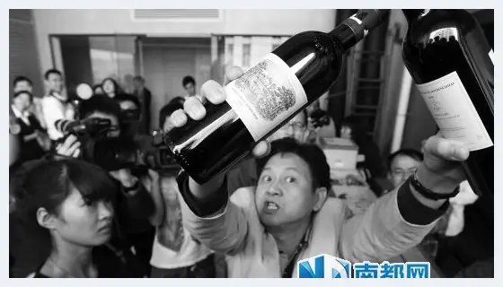 酒商起诉政府拍卖假拉菲 败诉后怒砸5瓶假酒 | 艺术品记录