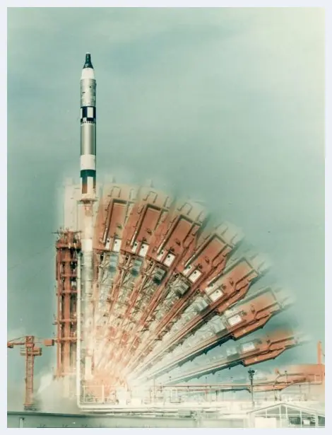 人类首张宇宙自拍照即将拍卖：享受生命的瞬间 | 艺术品拍卖