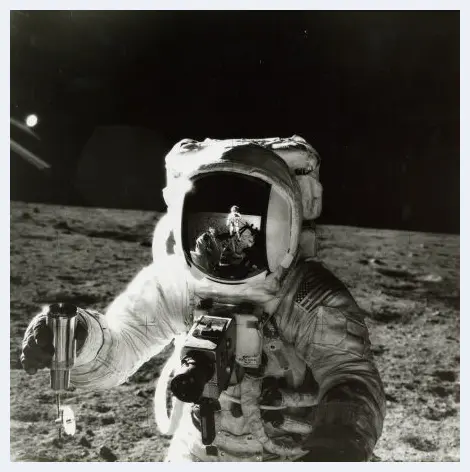 人类首张宇宙自拍照即将拍卖：享受生命的瞬间 | 艺术品拍卖