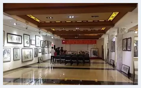 2015中国名家书画精品展暨湖北中盛·夏季如春艺术品拍卖会预展于红巷艺术城举行  | 艺术品新闻